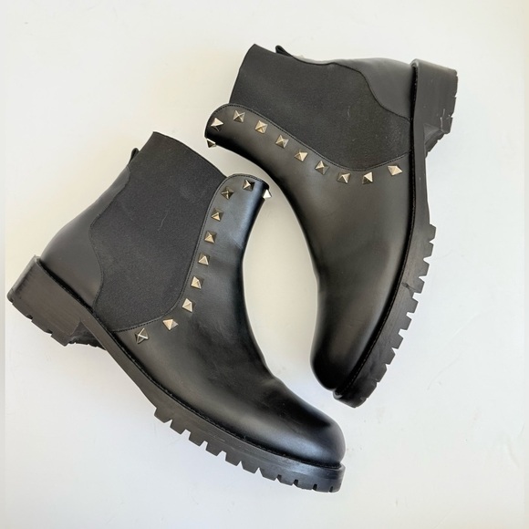 Valentino Garavani Black Leather Rockstud Almond toe Chelsea Ankle Boots EU 39 - Picture 6 of 14